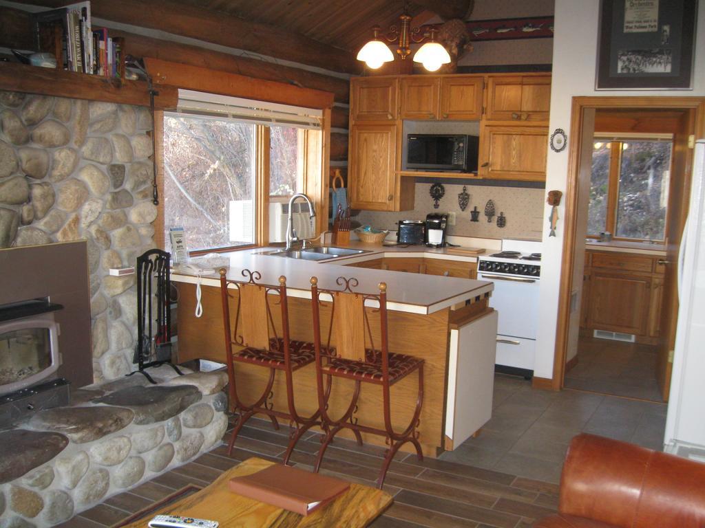 Rye Creek Lodge Darby Exterior photo